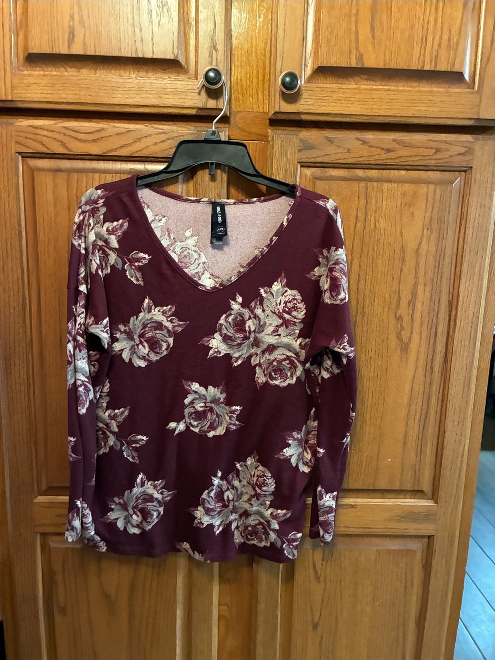 Agnes & Dora Burgundy Floral V-Neck Long Sleeve lightweight sweater size S